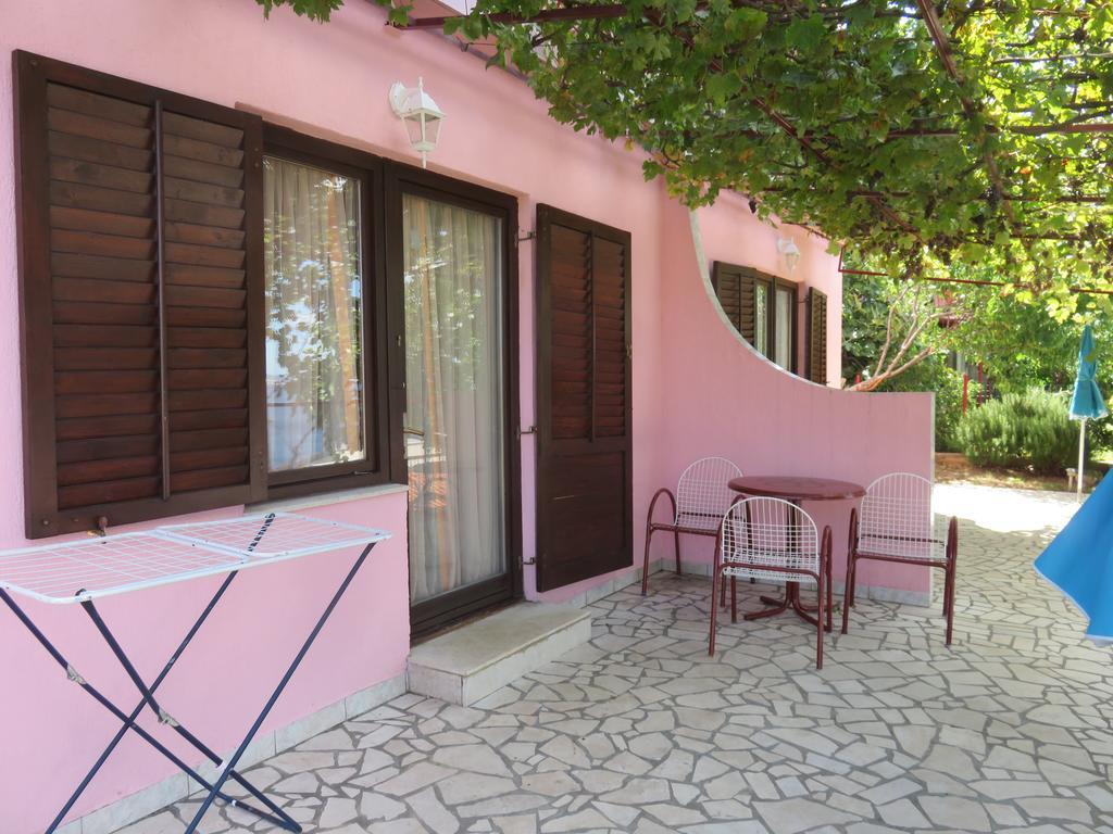 Apartments Josica Сен Екстериор снимка